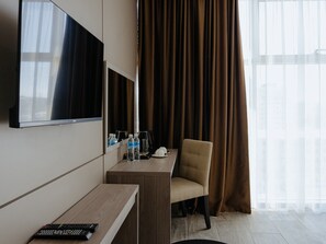 標準單人房 | 房內夾萬、獨特裝修、書桌、遮光窗簾/窗簾