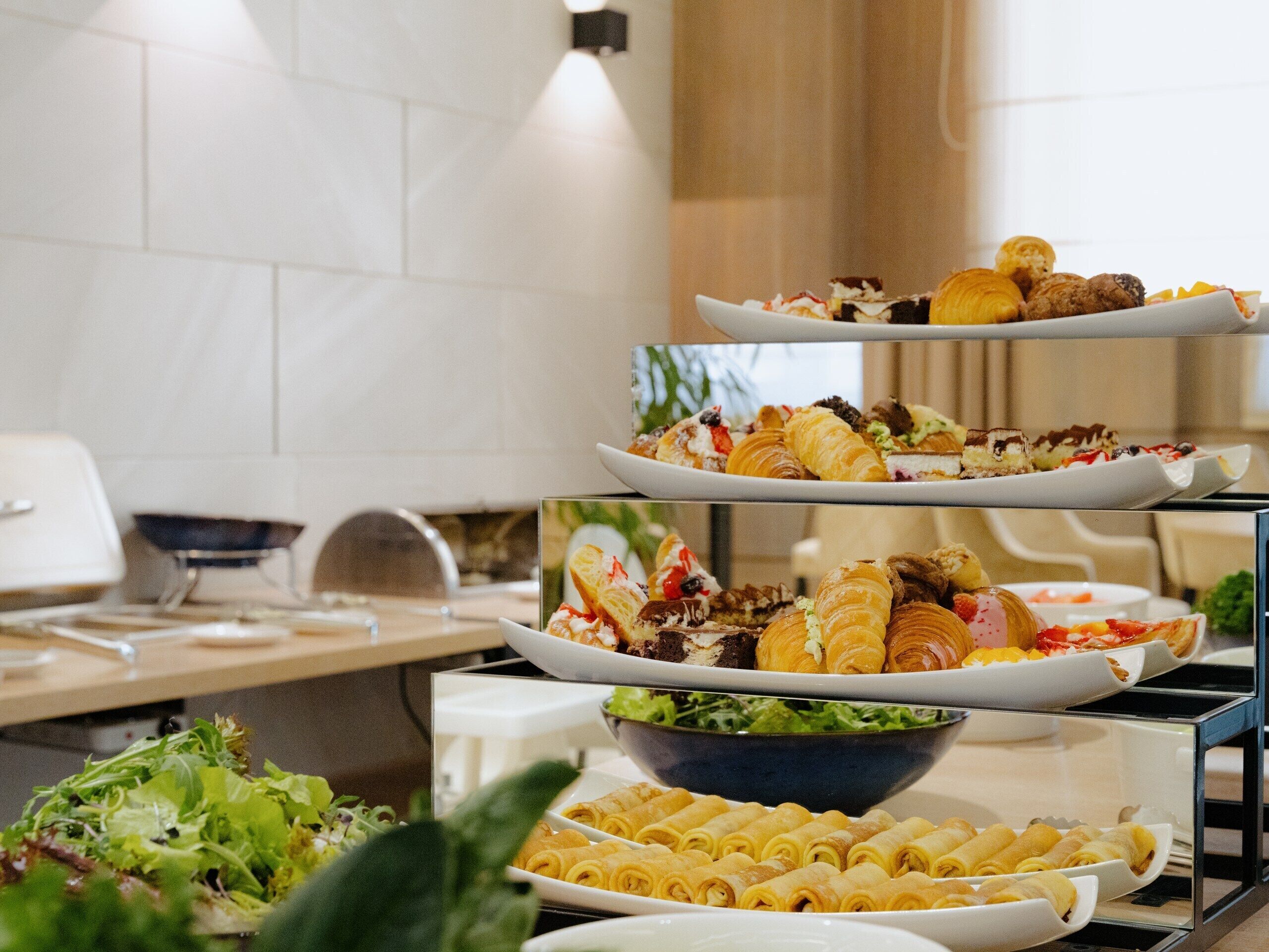 Free daily buffet breakfast