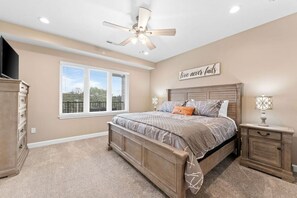 3 habitaciones, escritorio, tabla de planchar con plancha y wifi gratis 