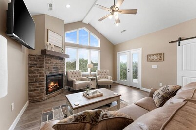 Cozy & Spacious Retreat in the Heart of the City + Free Tickets!