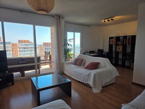 Smart TV - Apartment Rosalia on the 9th floor with amazing sea views! (Alicante)