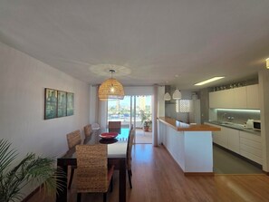 Dining - Apartment Rosalia on the 9th floor with amazing sea views! (Alicante)