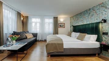 Habitación doble superior | Caja fuerte, decoración individual, mobiliario individual y escritorio