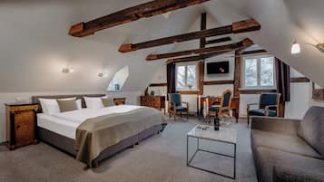 Suite júnior | Caixa forta a l'habitació, decoració individual i mobiliari individual