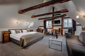 Junior-Suite | Zimmersafe, individuell dekoriert, individuell eingerichtet