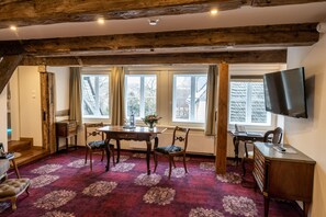 普通套房 | 房內夾萬、獨特設計、獨特裝修、書桌