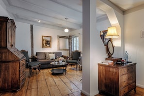 Deluxe Double Room | 1 bedroom, in-room safe, individually decorated, individually furnished