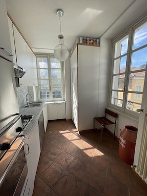 Microwave, oven, stovetop, dishwasher