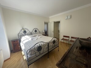 2 habitaciones, tabla de planchar con plancha y wifi gratis 