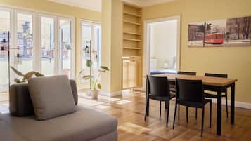 Piatti Attico (Via dei Piatti 4) | Stofa | Flatskjársjónvarp