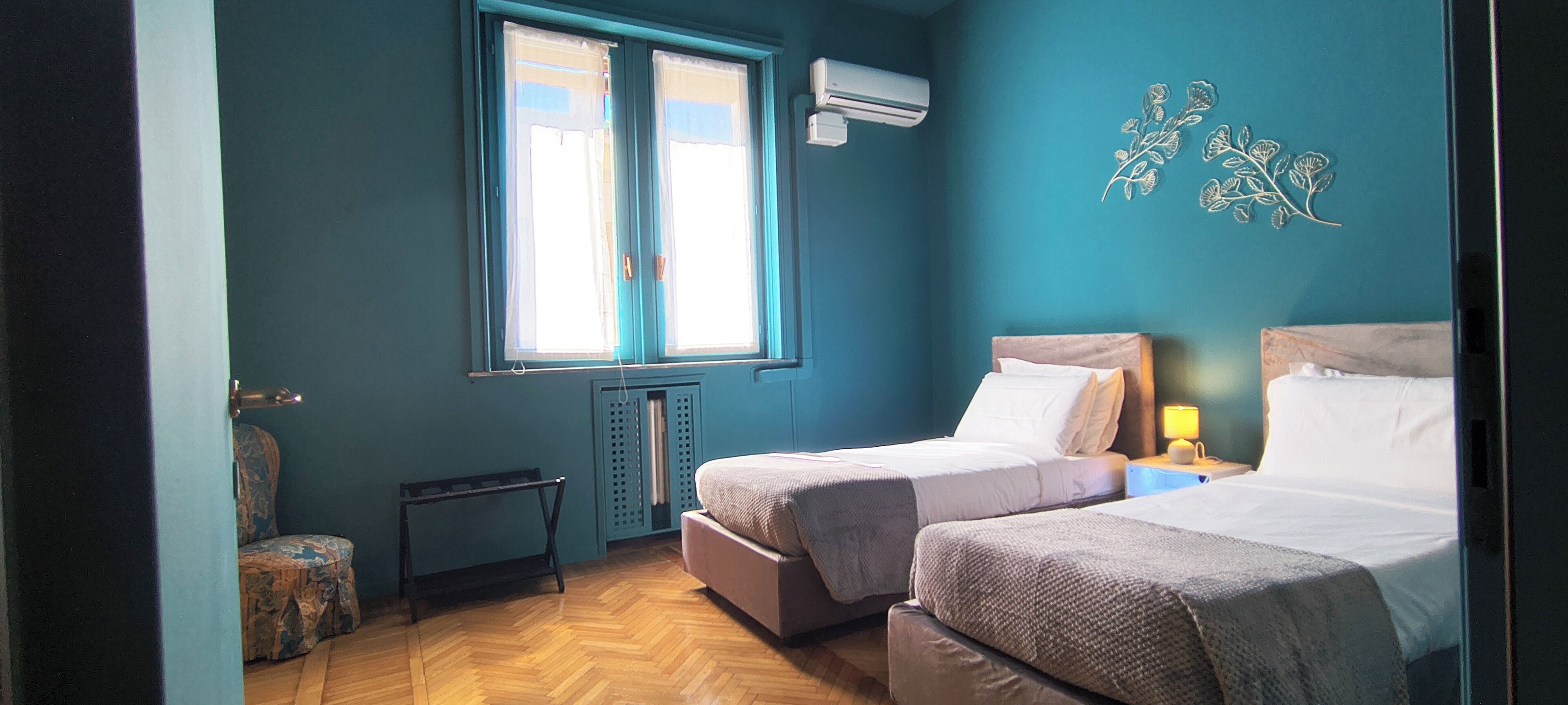 PIO IV Apartment (Via Pio IV 3) | Roupas de cama premium, escrivaninha, cortinas blackout