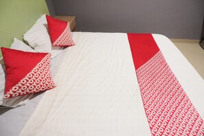 Standard Double Room - Hotel O City Room (Batam)