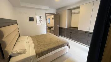 Apartment | In-room safe, iron/ironing board, free cots/infant beds, free WiFi