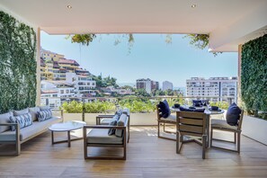 Outdoor dining - Brand New Designer SohoPV Ocean Views Rooftop Pool (Puerto Vallarta)