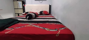 Deluxe Double Room - Hotel O Penginapan Noval (Makassar)