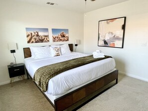 6 bedrooms, desk, iron/ironing board, travel cot