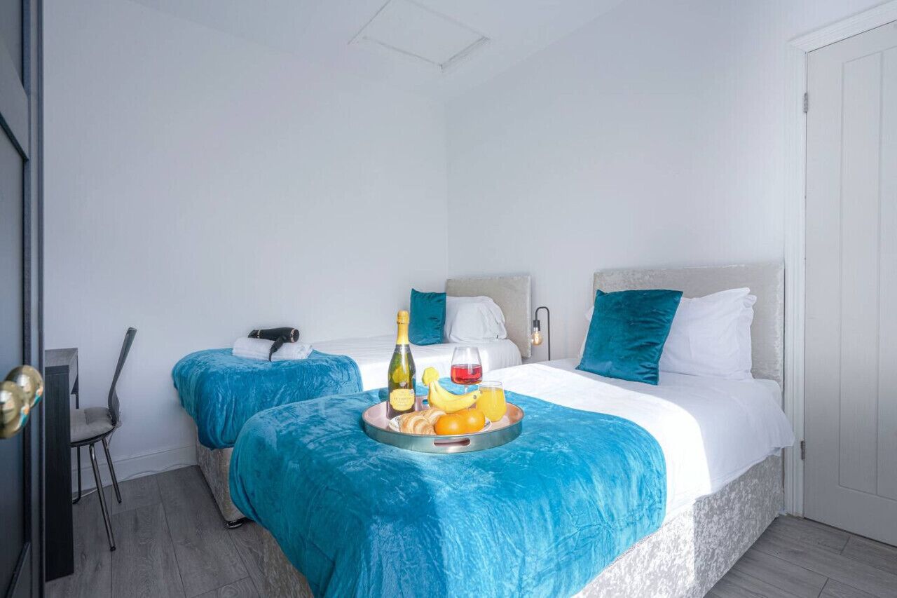 3 bedrooms, desk, iron/ironing board, travel cot
