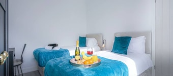 Welcoming House • Great Location • Sleep 6 • Free Parking • Fast Wifi • Yoko Property
