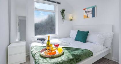 Welcoming House - Central Location - Free Parking