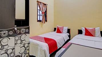 Standard Twin Room | Desk, laptop workspace, free WiFi, bed sheets