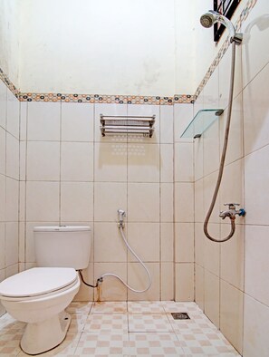 Deluxe Double Room | Bathroom | Shower, towels