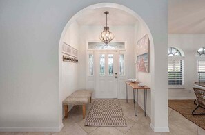 Interior - Sunset Pier - Cozy waterfront Vacation Rental Cape (Cape Coral)