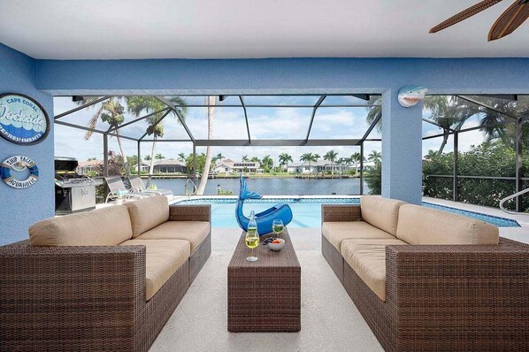 A heated pool - Sunset Pier - Cozy waterfront Vacation Rental Cape (Cape Coral)