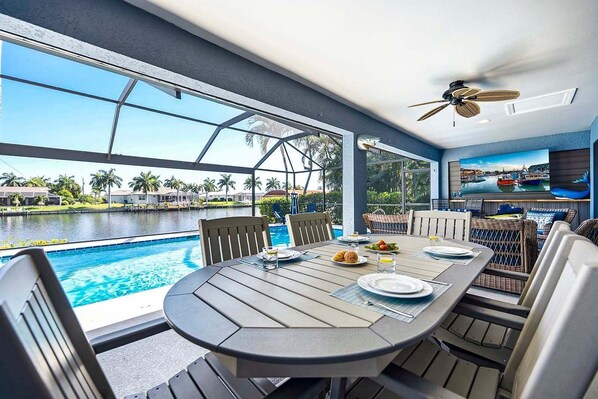 Outdoor dining
