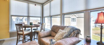 Pet Friendly Condo with Community Pool