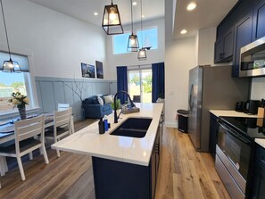 Fridge, microwave, oven, stovetop - Drift Inn A - Duplex with hot tub (Ocean Shores)