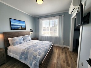 2 bedrooms, iron/ironing board, Internet, bed sheets - Drift Inn A - Duplex with hot tub (Ocean Shores)