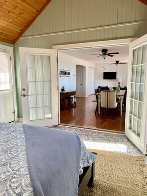 3 soverom, strykejern/-brett, reiseseng for barn og wi-fi (inkludert)