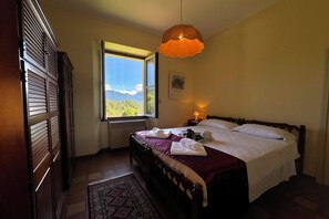 Perhehuvila, useita makuuhuoneita, 2 kylpyhuonetta, vuorten lähellä (Villa Harriet) | 3 makuuhuonetta, silitysrauta/-lauta, ilmainen Wi-Fi, vuodevaatteet