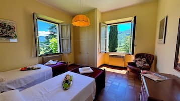 Villa familiare, camere multiple, 2 bagni, lato montagna (Villa Harriet) | 3 camere, ferro/asse da stiro, Wi-Fi gratuito, lenzuola