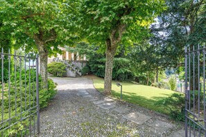 Familie villa, meerdere slaapkamers, 2 badkamers (Villa near Golf Club Menaggio) | Terrein van de accommodatie