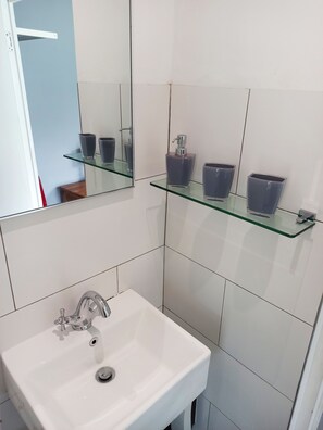 Deluxe-Zimmer | Badezimmer | Dusche, kostenlose Toilettenartikel, Haartrockner, Bidet
