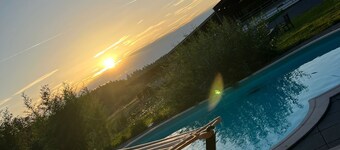 2 Rustikale Blockhütten auf Idyllisch Gelegenem Reiterhof