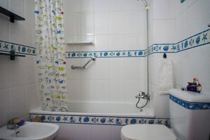 Hair dryer, towels - - (CN)