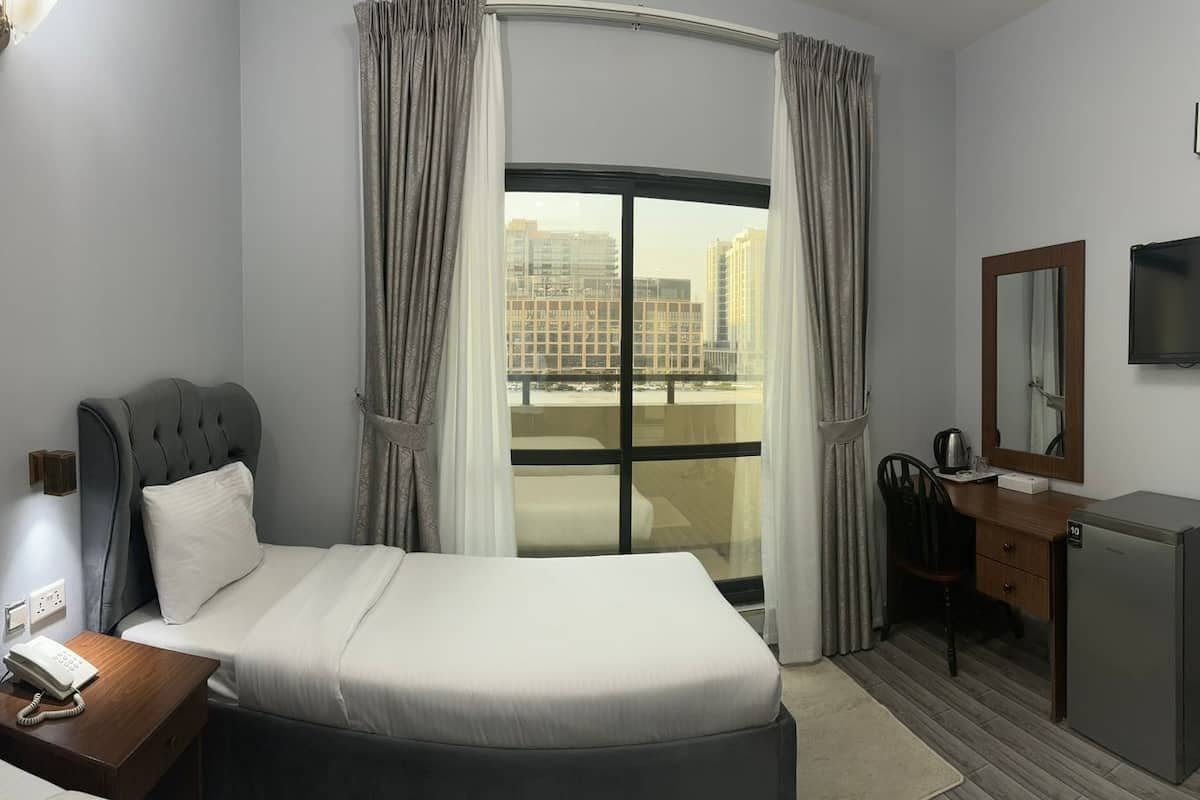 Laptop workspace, free WiFi, bed sheets