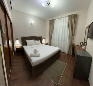 Laptop workspace, free WiFi, bed sheets - HKH HOTEL (Dubai)