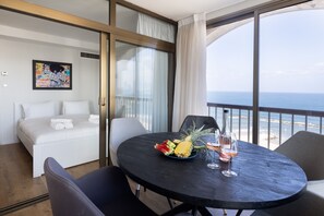 Apartment | In-room dining - Grand Sea View Retreat by Sea N' Rent (Tel Aviv)