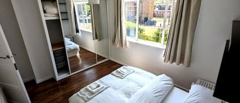 2 bedrooms, iron/ironing board, WiFi, bed sheets