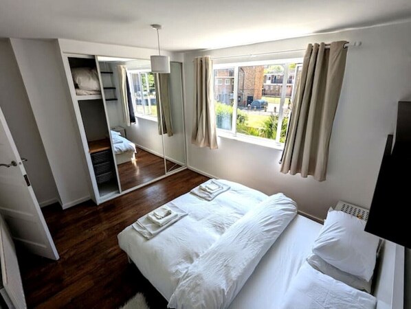 2 quartos, ferros/tábuas de passar roupa, Wi-Fi, roupa de cama