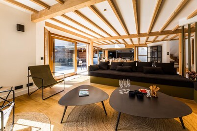 KABANE. KEYWEEK. Villa pool spa sauna downtown