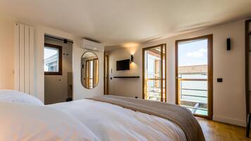6 bedrooms, iron/ironing board, WiFi