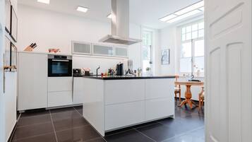 Kühlschrank, Ofen, Herdplatte, Geschirrspüler