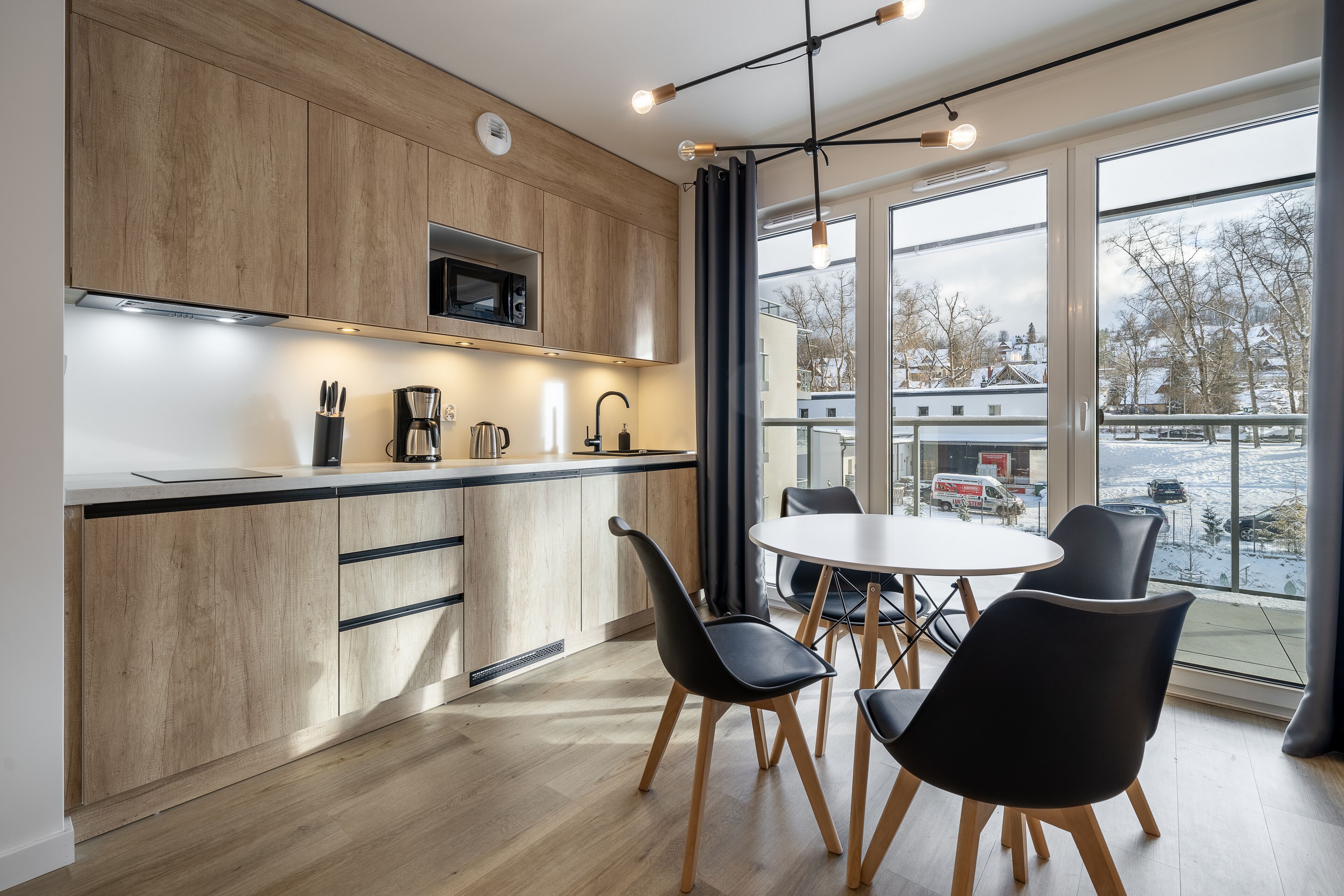 Departamento clásico | Cocineta privada | Refrigerador, parrilla de estufa y utensilios de cocina 