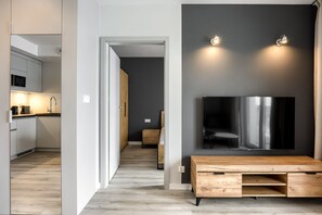 Appartement Classique | Salle de séjour | Télévision à écran plat de 37 pouces avec chaînes par câble