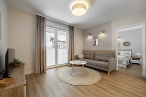 Familieleilighet | Oppholdsrom | En 37-tommers Flatskjerm-TV med kabel-kanaler samt strømmetjenester