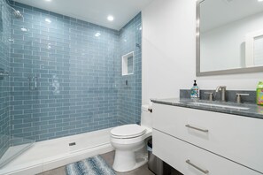 Douche, serviettes fournies